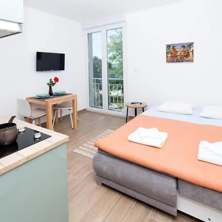 Apartament Romantic In With And Garden Views Zadar