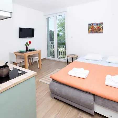 Apartment Romantic In With And Garden Views *