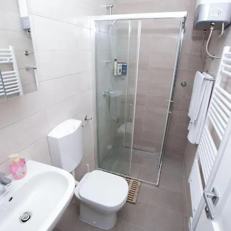 Romantic In With And Garden Views Apartment Zadar