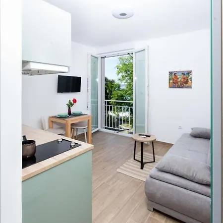 Romantic In With And Garden Views Apartment *